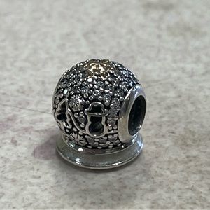 Pandora Limited Edition 2015 Wonderland Charm W/ 14K Gold Snowflake